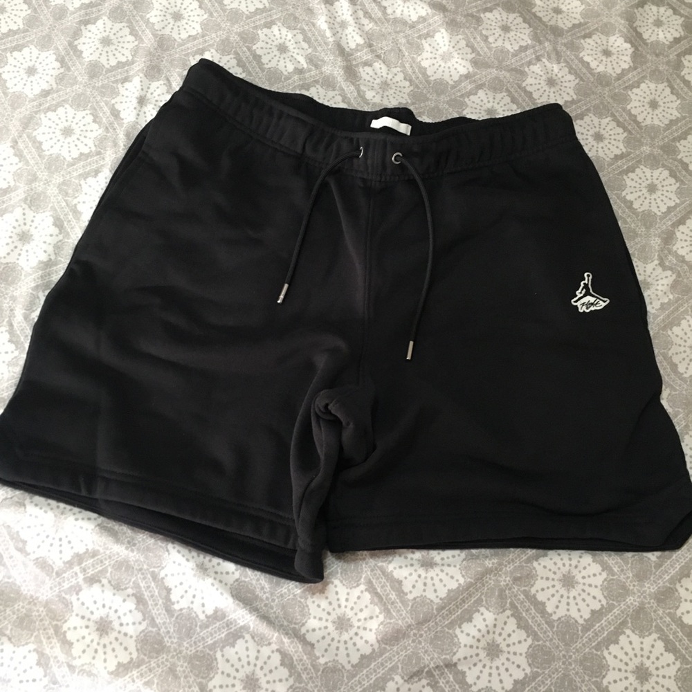 Air Jordan black logo sweatshorts 🦖